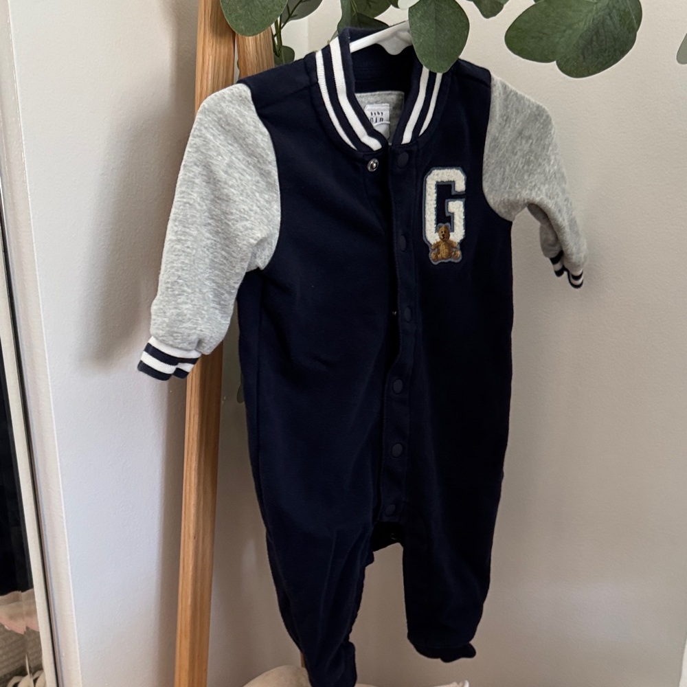 GAP Navy and Gray Kids Footie